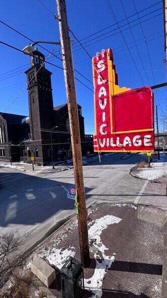 5001 Fleet Ave, Cleveland, OH à louer - Photo de l’immeuble – Image 3 sur 10