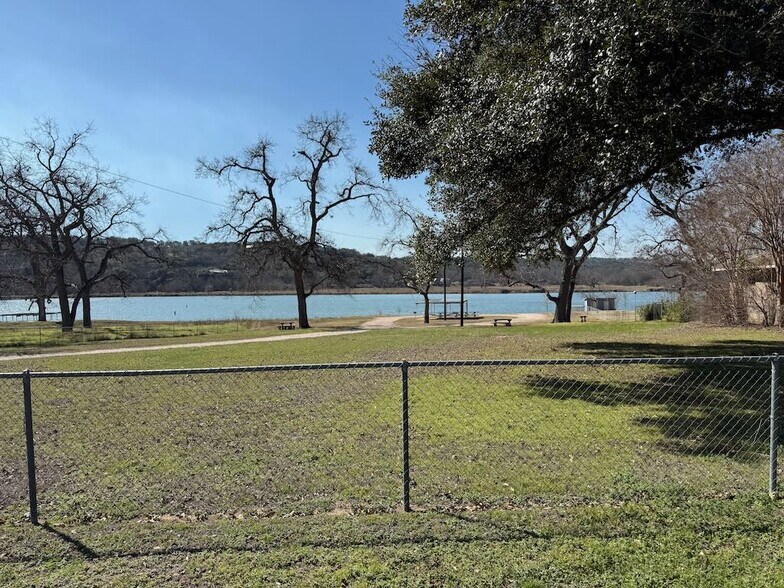 1111 Cedar Dr, Marble Falls, TX à vendre - Autre – Image 2 sur 37