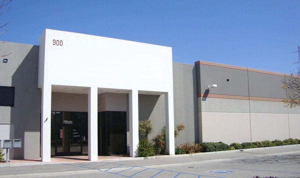 900-910 Graves Ave, Oxnard, CA à louer - Photo de l’immeuble – Image 1 sur 5