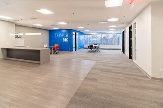 2800 S River Rd, Des Plaines, IL à louer Photo intérieure– Image 2 sur 11