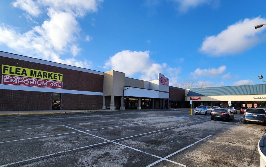 10411-10445 E Washington St, Indianapolis, IN à louer - Photo de l’immeuble – Image 1 sur 5