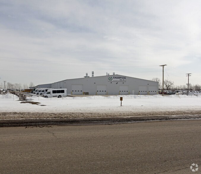 331 Graham Rd, Imlay City, MI à louer - Photo de l’immeuble – Image 2 sur 23