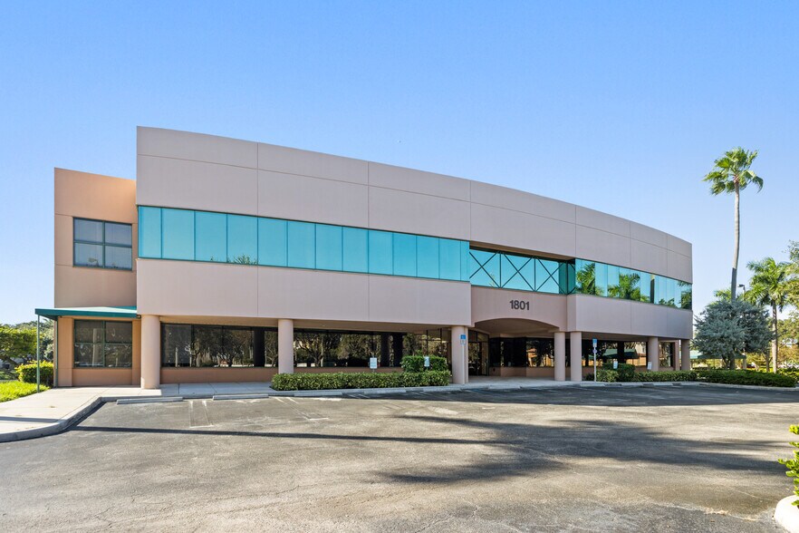 1400 Centrepark Blvd, West Palm Beach, FL à louer - Photo de l’immeuble – Image 1 sur 6