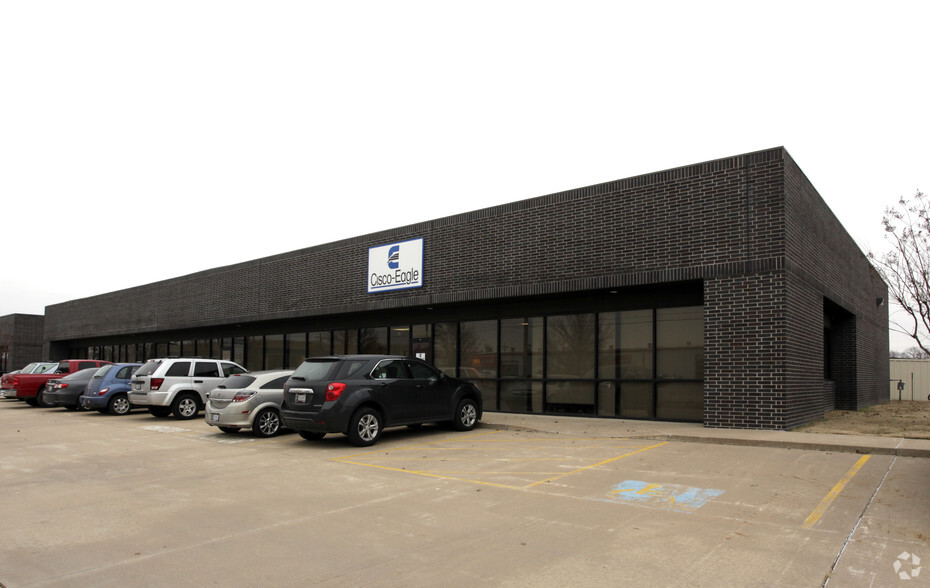 10011-10015 E 51st St, Tulsa, OK à louer - Photo de l’immeuble – Image 2 sur 3