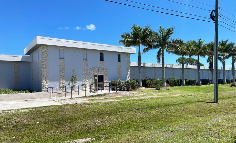 2700 Industrial Avenue 3, Fort Pierce, FL à louer - Photo de l’immeuble – Image 3 sur 6