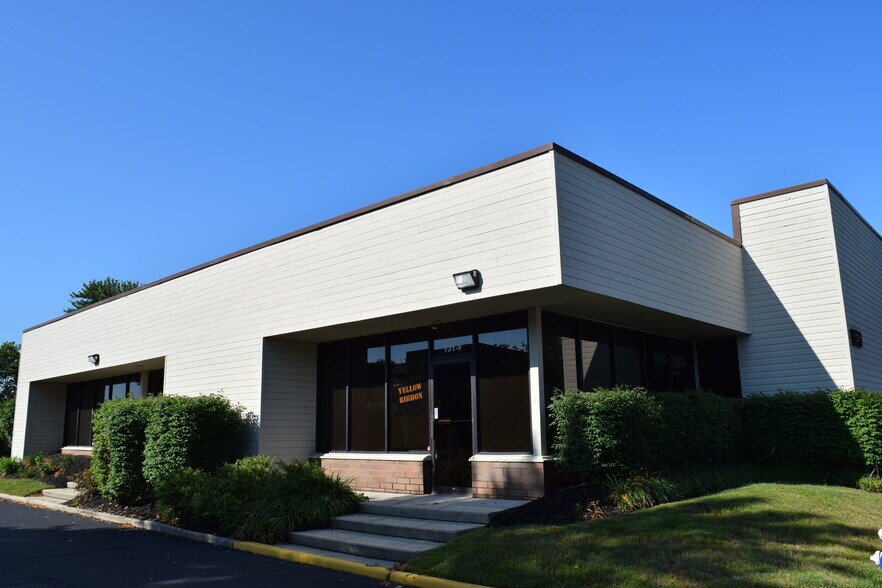 127 Gaither Dr, Mount Laurel, NJ à louer - Photo de l’immeuble – Image 2 sur 9