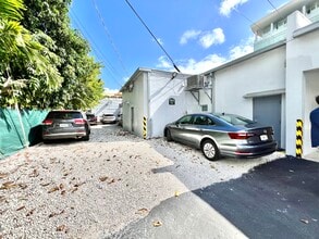 1741 Coral Way, Miami, FL à louer Photo de l’immeuble– Image 2 sur 4