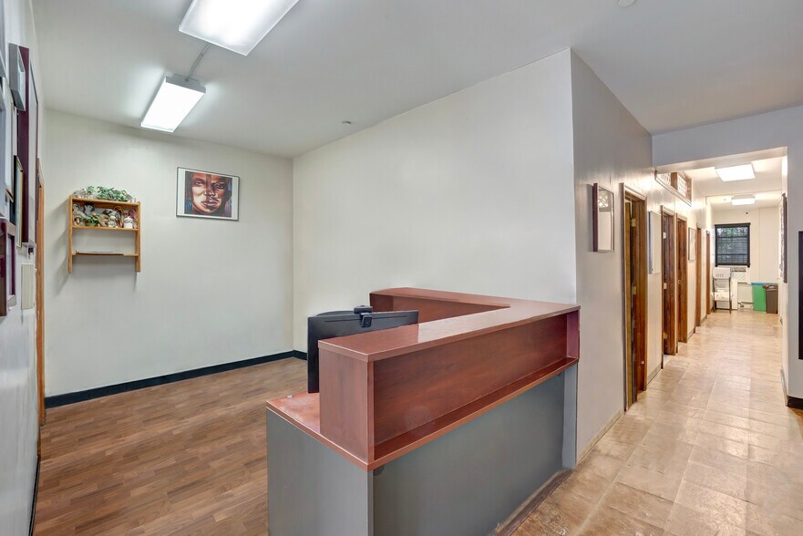213 Johnson Ave, Brooklyn, NY à vendre - Photo de l’immeuble – Image 3 sur 17