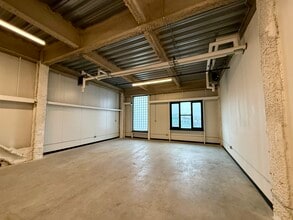 4805 Metropolitan Ave, Ridgewood, NY à louer Photo de l’immeuble– Image 2 sur 6