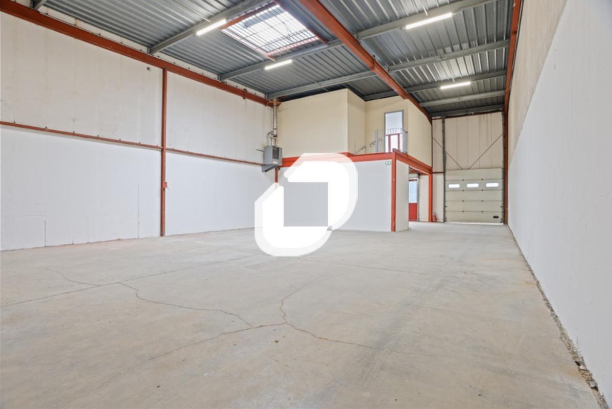Local d’activités dans Champigny-sur-Marne à louer Photo de l’immeuble– Image 1 sur 10