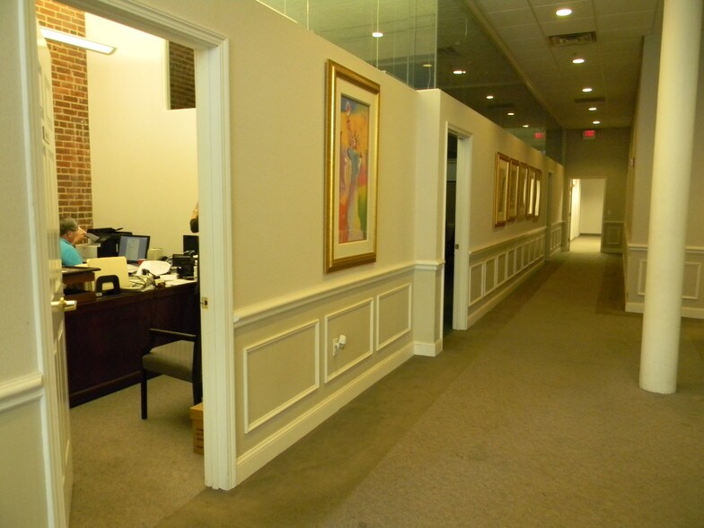 112 Capitol St, Charleston, WV à vendre - Photo intérieure – Image 3 sur 13