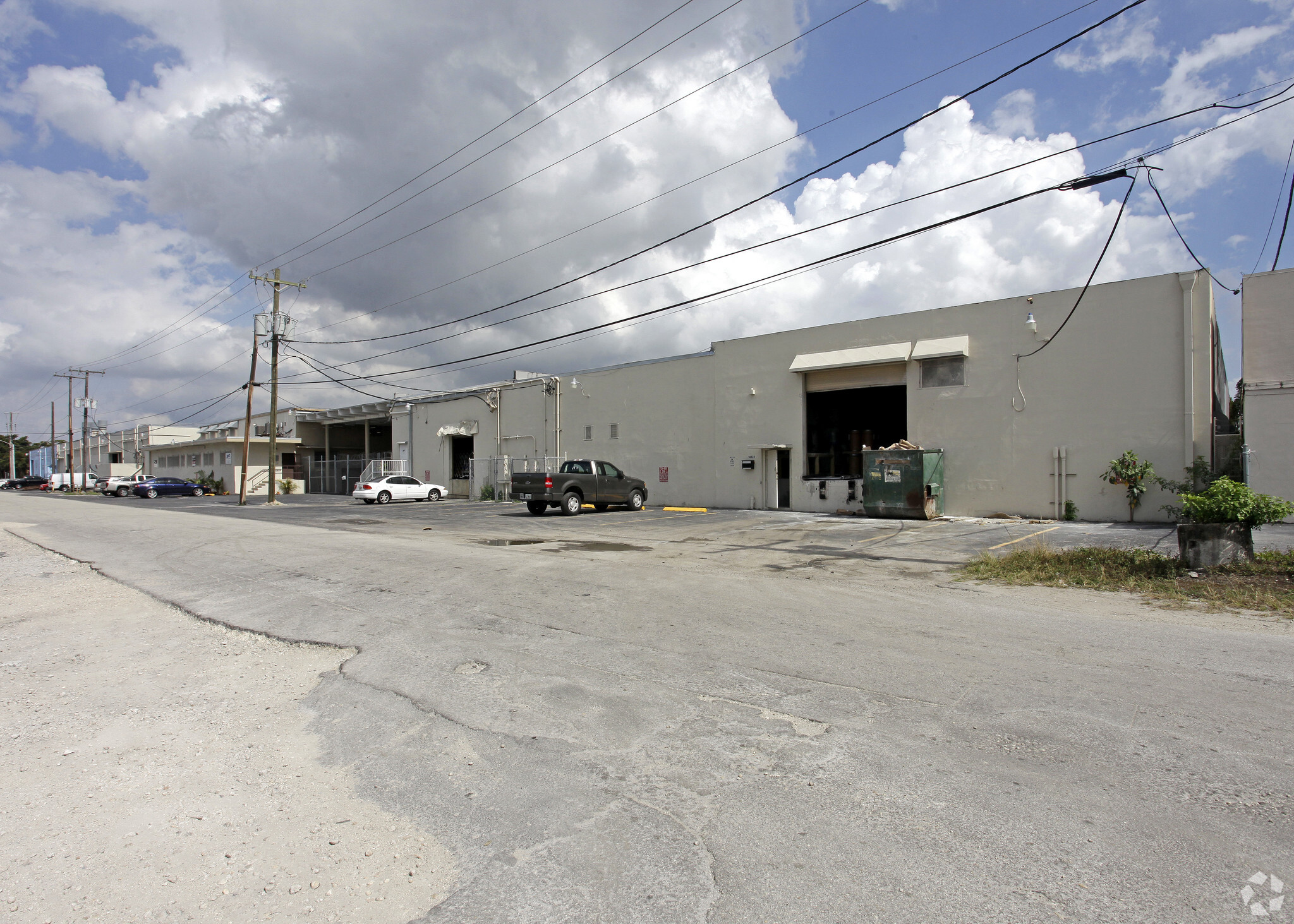 14525-14570 NW 26th Ave, Opa Locka, FL à louer Photo de l’immeuble– Image 1 sur 4