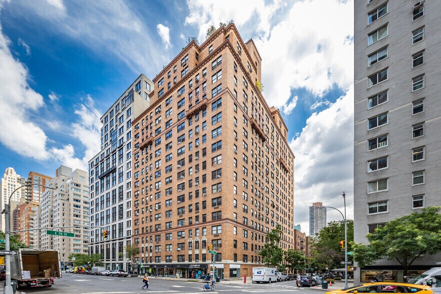 205 78th St, New York, NY à vendre - Photo de l’immeuble – Image 1 sur 4