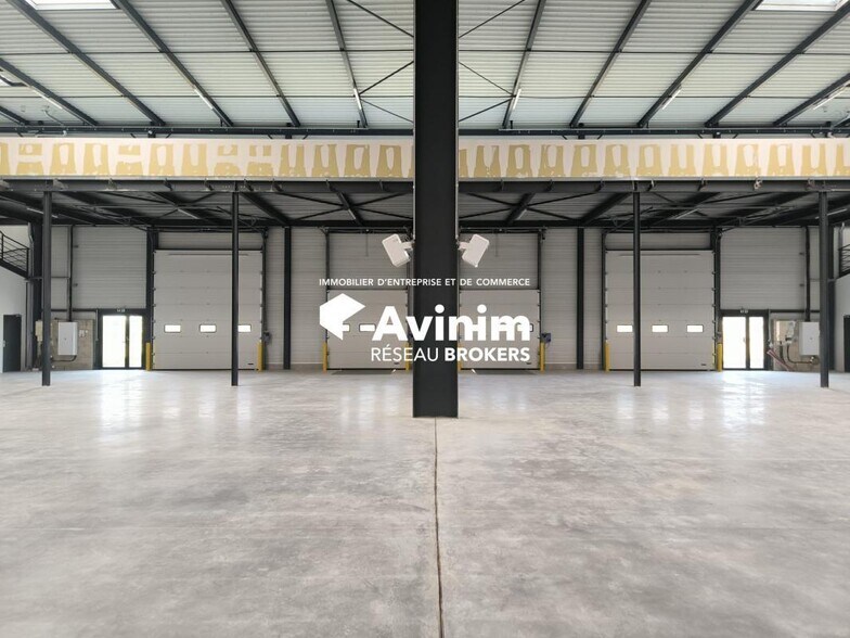 Industriel/Logistique dans Plaisir à louer - Photo intérieure – Image 3 sur 4