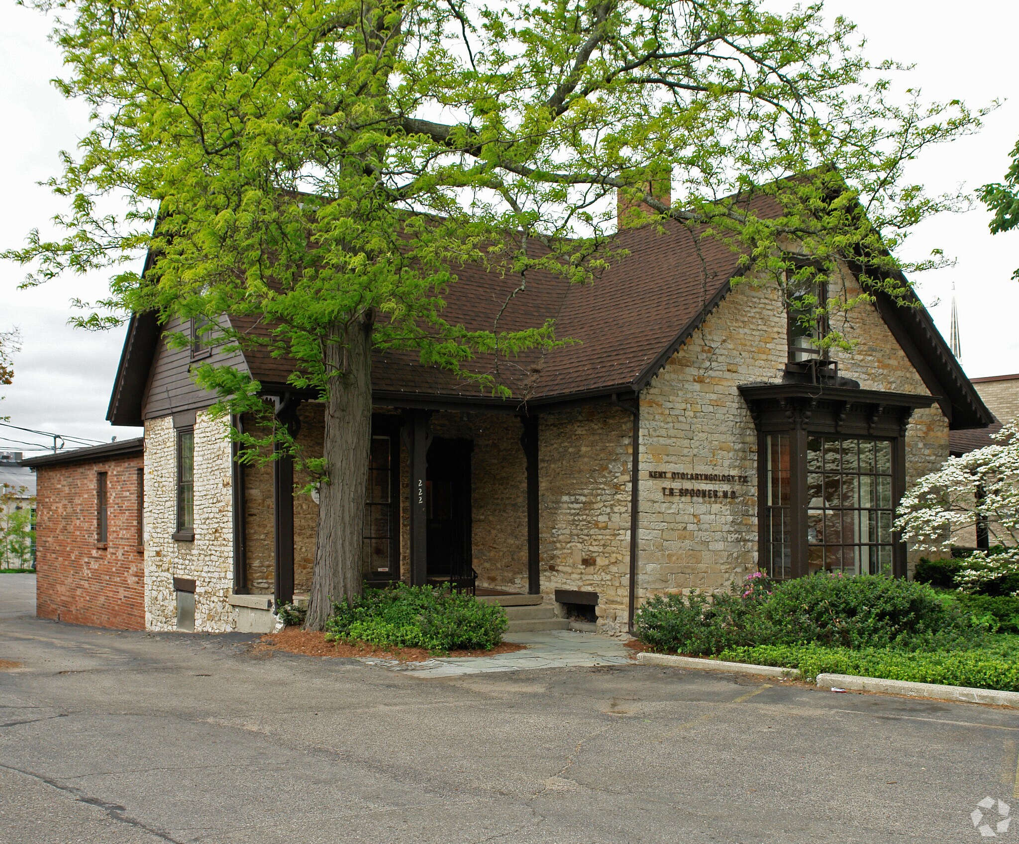222-224 E Fulton St, Grand Rapids, MI à vendre Photo principale– Image 1 sur 10