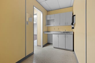 411 Roosevelt Ave, Ottawa, ON à louer Photo intérieure– Image 2 sur 18