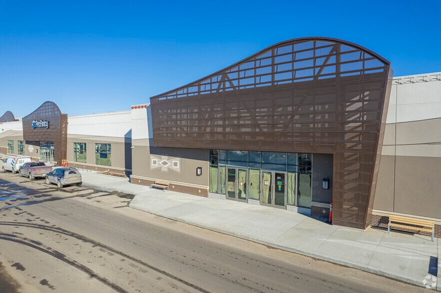 11501 Buffalo Run Blvd, Calgary, AB à louer - Photo de l’immeuble – Image 2 sur 5