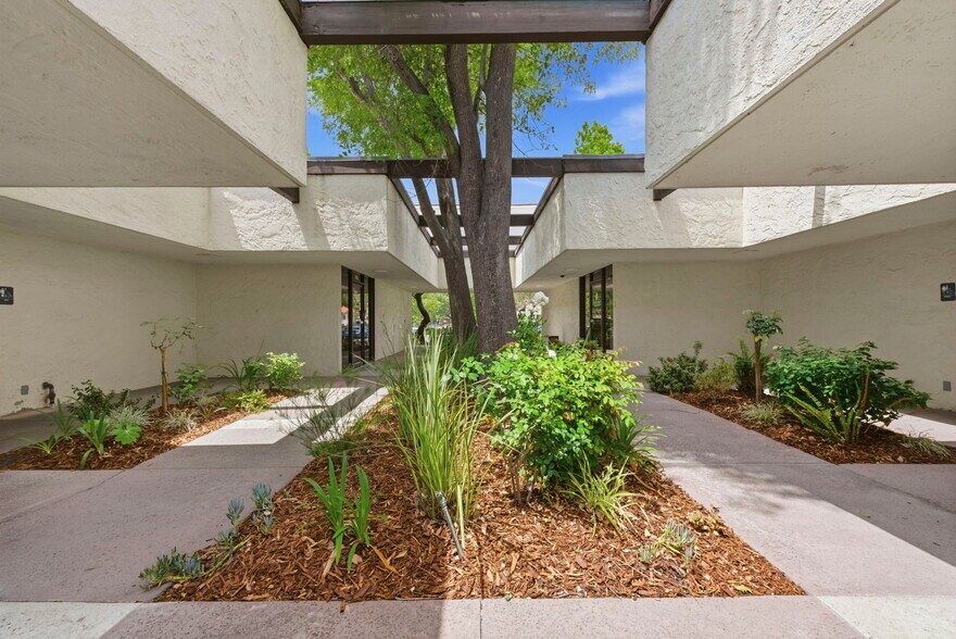950 Hampshire Rd, Westlake Village, CA à louer - Photo de l’immeuble – Image 3 sur 9