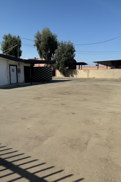 1240 E California Ave, Bakersfield, CA à louer - Photo de l’immeuble – Image 3 sur 7