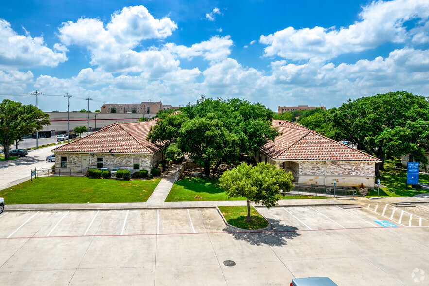 1202 E Sonterra Blvd, San Antonio, TX à louer - Photo de l’immeuble – Image 3 sur 4