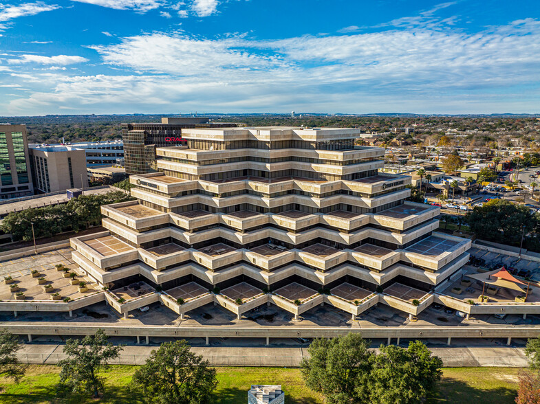 601 NW Loop 410, San Antonio, TX à louer - Photo de l’immeuble – Image 1 sur 12