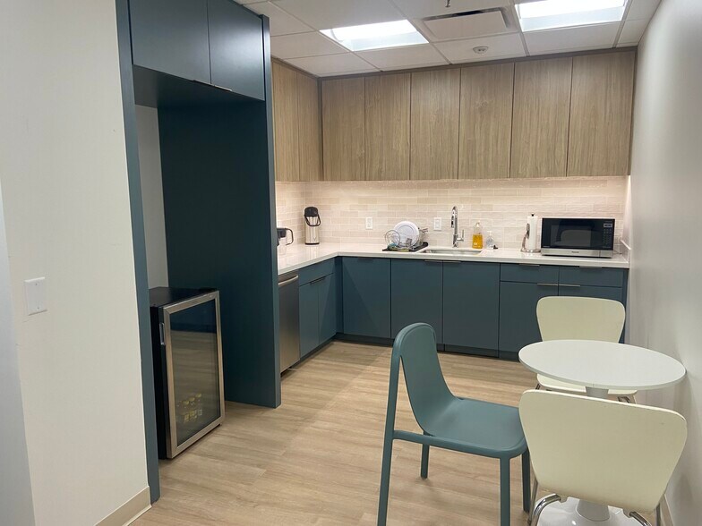 8603 Westwood Center Dr, Vienna, VA à louer - Photo intérieure – Image 2 sur 9