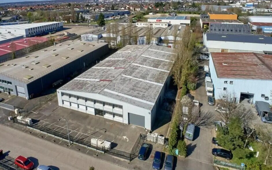 Local d’activités dans Morangis à louer - Photo de l’immeuble – Image 1 sur 6