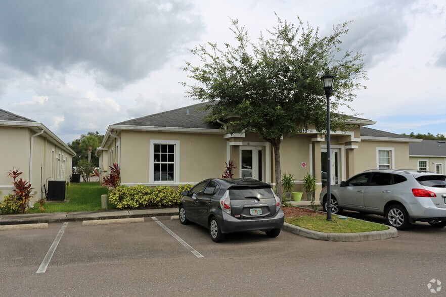13115 Linebaugh Ave, Tampa, FL à louer - Photo de l’immeuble – Image 2 sur 13