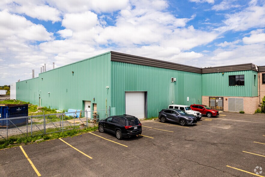 5065-5067 Rue Ontario E, Montréal, QC à louer - Photo de l’immeuble – Image 3 sur 5