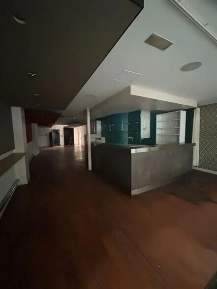 Local commercial dans Paris à louer - Photo intérieure – Image 2 sur 3