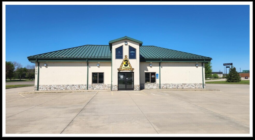 2320 NW 43rd St, Owatonna, MN à vendre - Photo principale – Image 1 sur 9