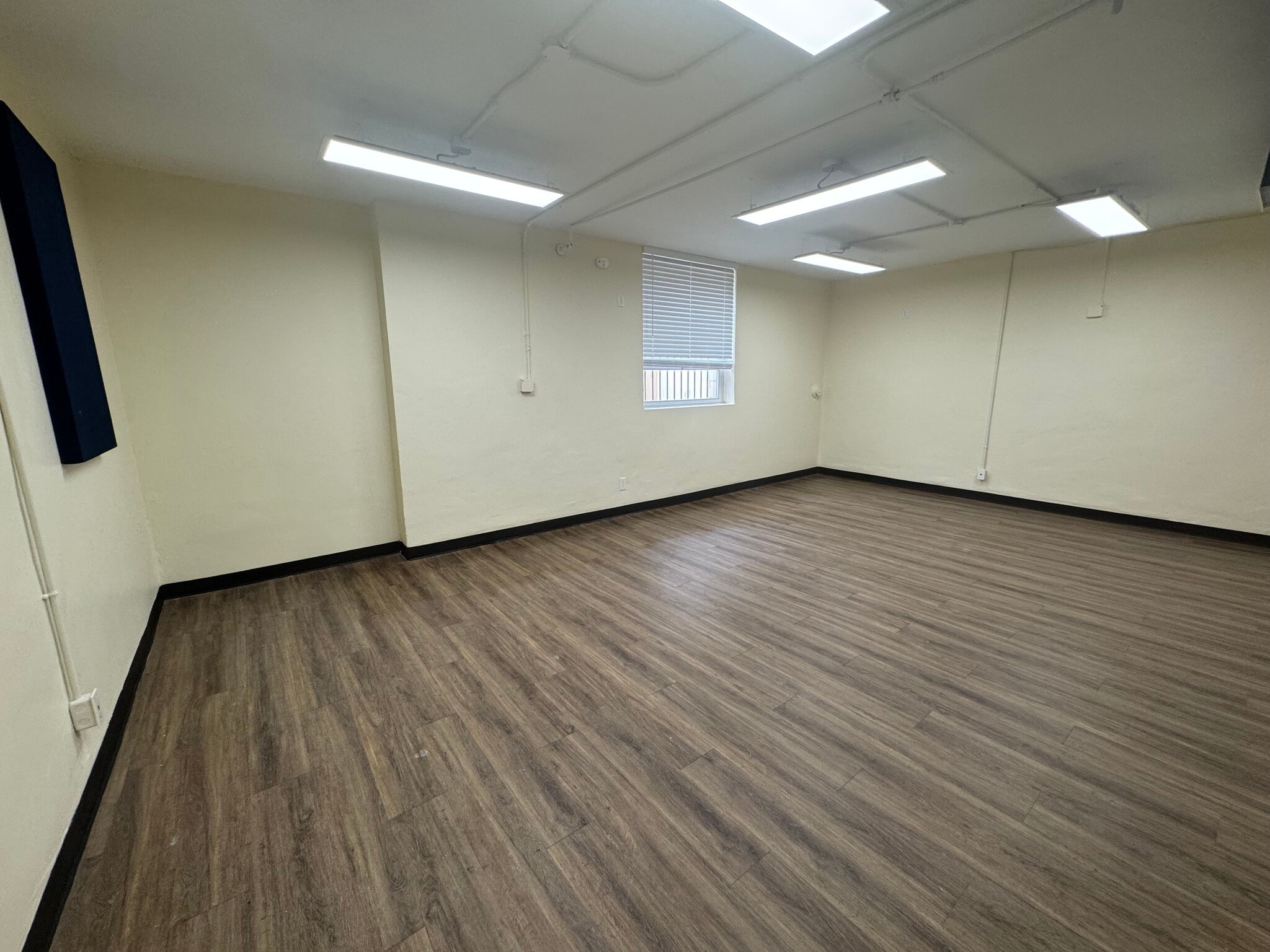 221 E Van Buren Ave, Harlingen, TX à louer Photo intérieure– Image 1 sur 4