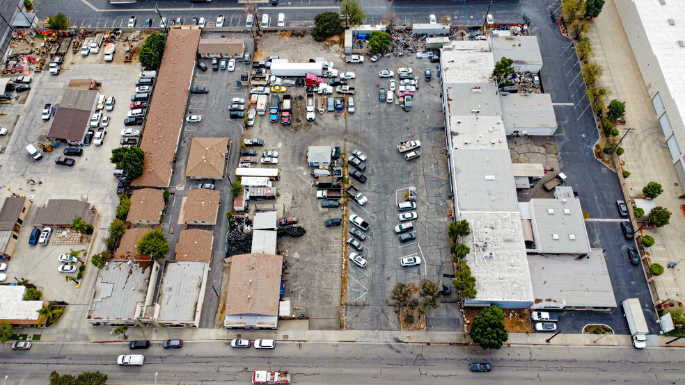 944-954 W Foothill Blvd, Azusa, CA à louer - Photo de l’immeuble – Image 1 sur 9