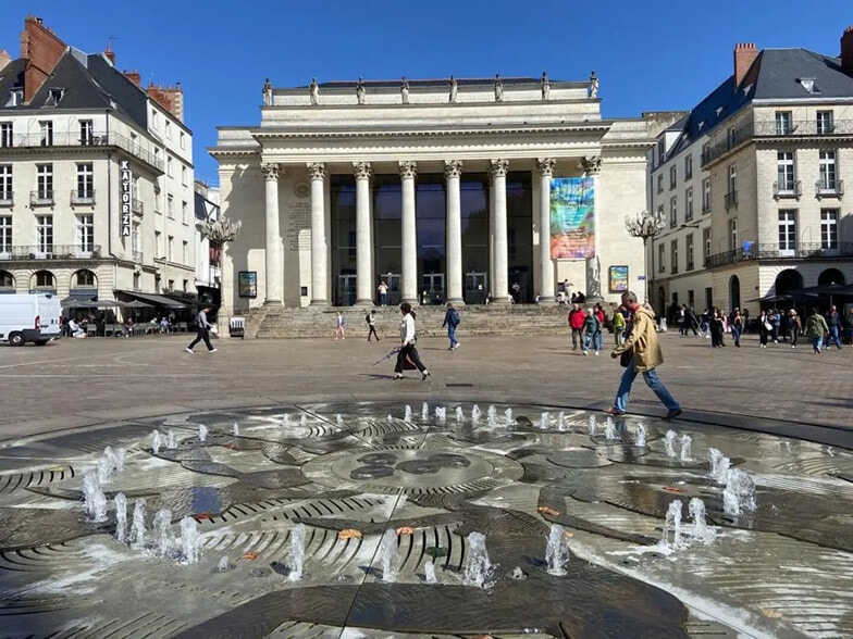 Local commercial dans Nantes à louer - Photo de l’immeuble – Image 2 sur 7