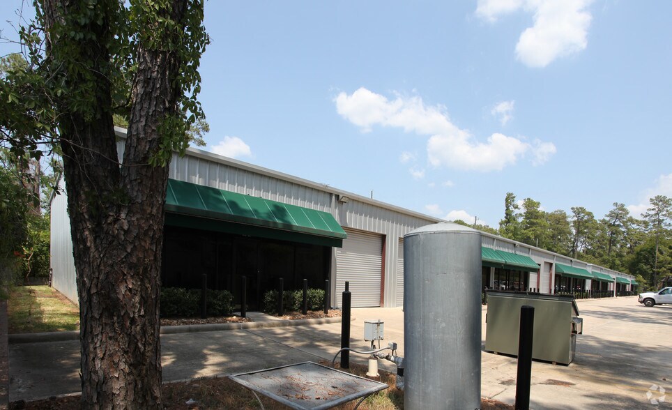 2121 Golden Rd, Spring, TX à louer - Photo de l’immeuble – Image 3 sur 6