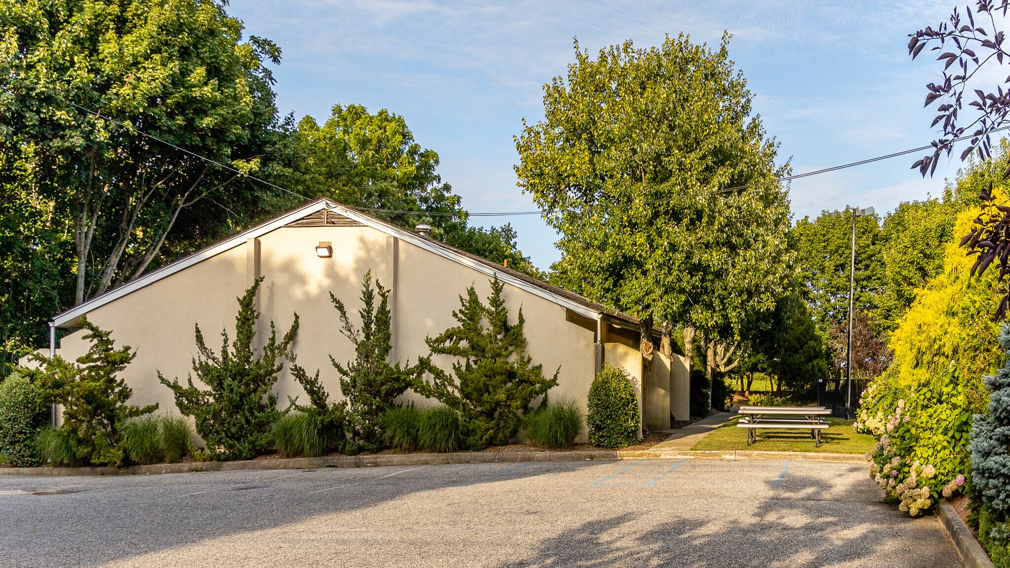 446 Edwards Ave, Calverton, NY à louer Photo principale– Image 1 sur 31