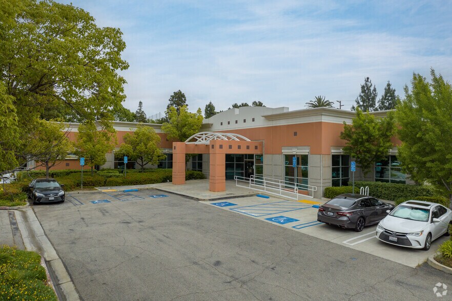 9674 Archibald Ave, Rancho Cucamonga, CA à vendre - Photo principale – Image 1 sur 6