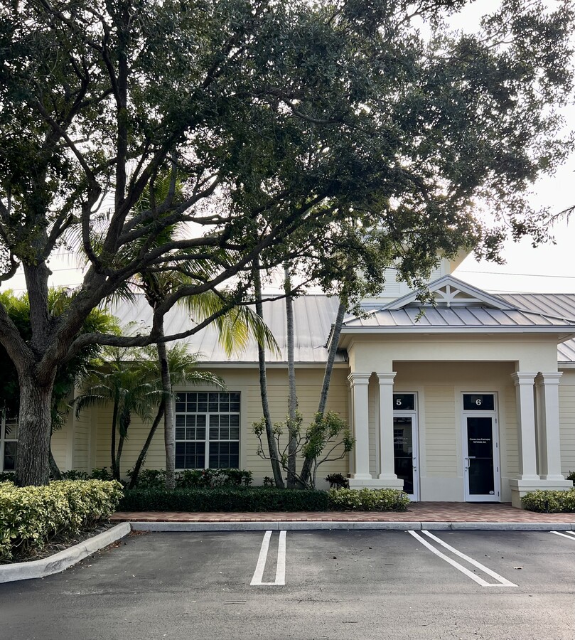 1935 Commerce Ln, Jupiter, FL 33458 - Lot 5 - - Photo intérieure - Image 2 of 5