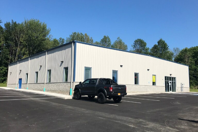 8180 Oswego Rd, Liverpool, NY à louer - Photo principale – Image 1 sur 1