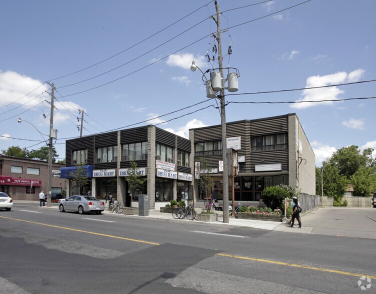 751-757 Pape Ave, Toronto, ON à louer - Photo principale – Image 1 sur 2