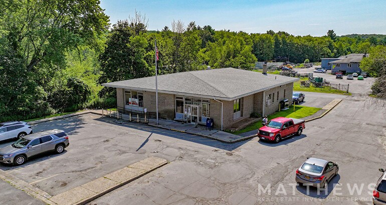 25 Railroad Plz, South Fallsburg, NY à vendre - Photo de l’immeuble – Image 2 sur 3