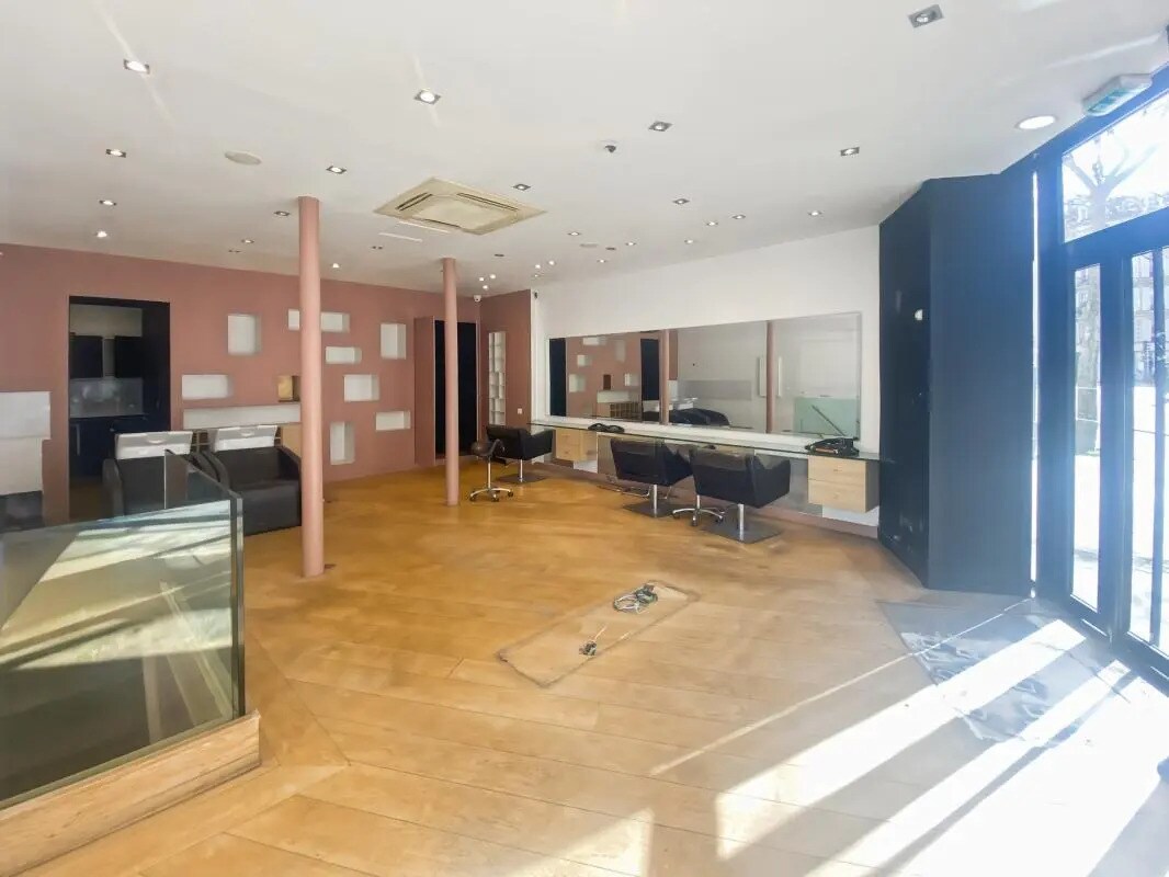 Local commercial dans Paris à louer Photo de l’immeuble– Image 1 sur 10