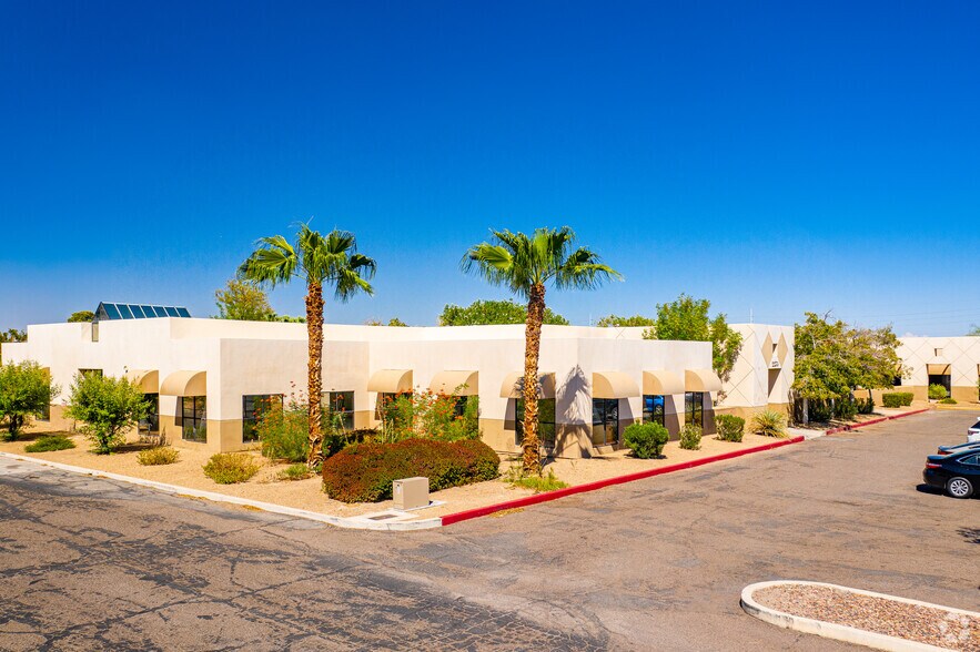 2215-2389 Renaissance Dr, Las Vegas, NV à louer - Photo de l’immeuble – Image 1 sur 5