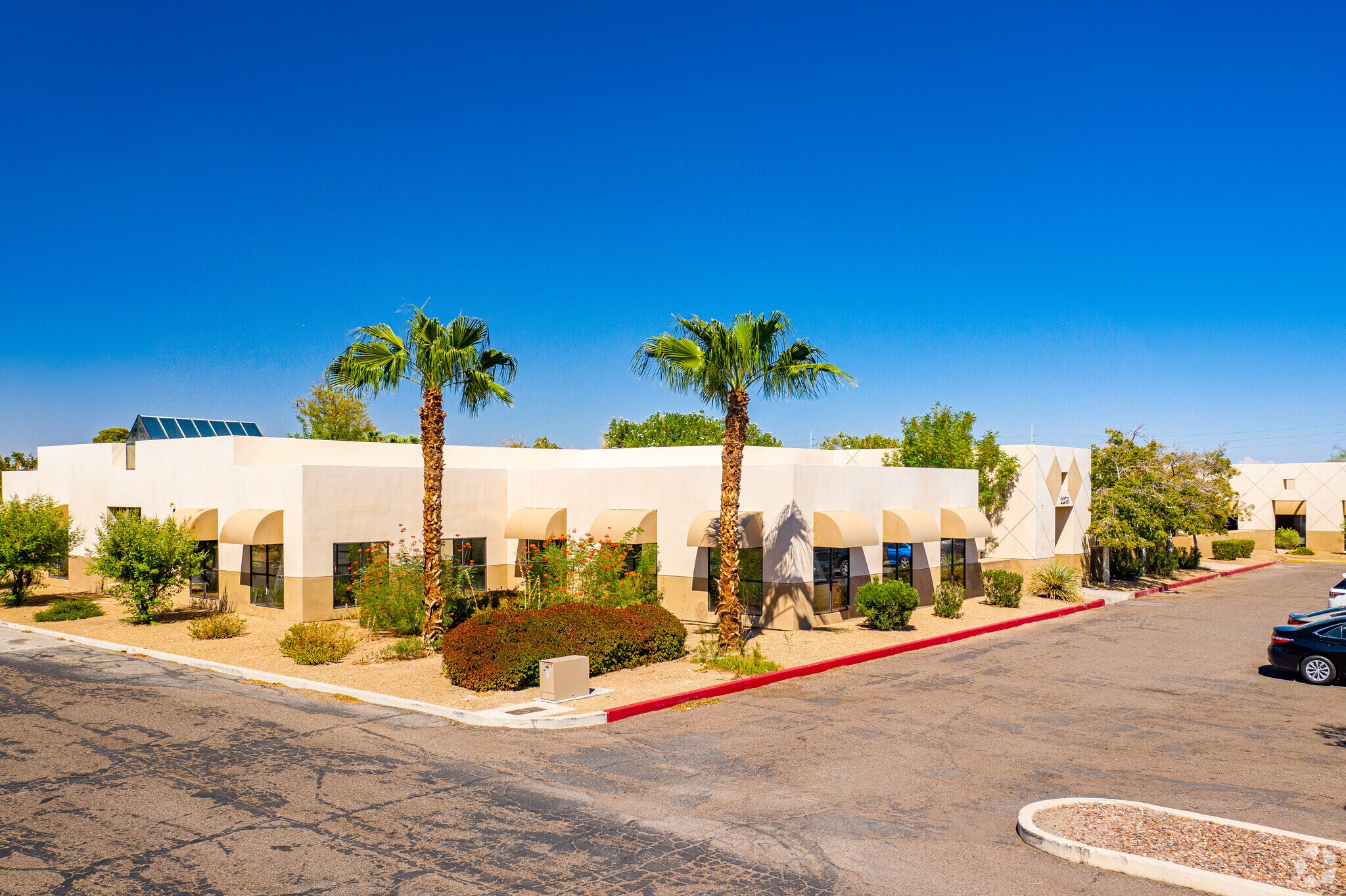 2215-2389 Renaissance Dr, Las Vegas, NV à louer Photo de l’immeuble– Image 1 sur 6