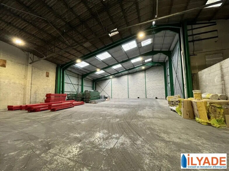 Local d’activités dans Bouc-Bel-Air à louer - Photo intérieure – Image 2 sur 7
