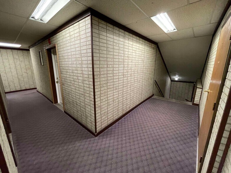 1 S Frederick Ave, Oelwein, IA à vendre - Photo intérieure – Image 2 sur 25