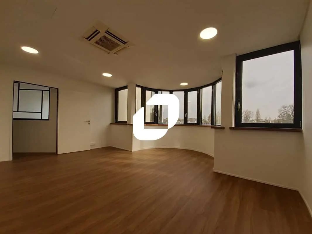 Bureau dans Jouy-en-Josas à louer Photo intérieure– Image 1 sur 29