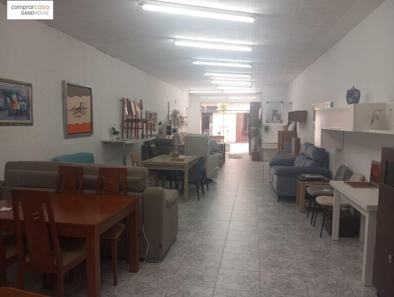 Immeuble residentiel dans Barcelone, Barcelona à vendre - Photo principale – Image 2 sur 2