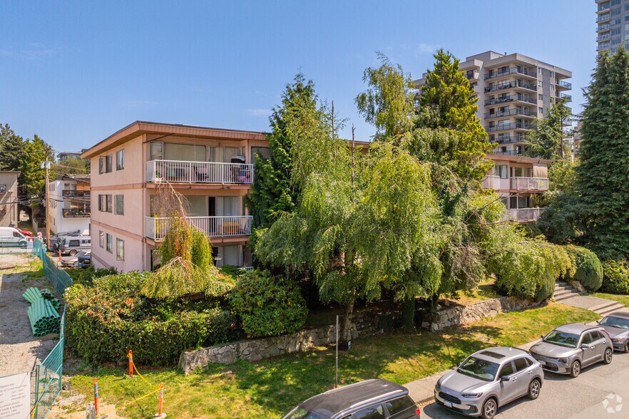 1550 Eastern Ave, North Vancouver, BC à vendre - Photo de l’immeuble – Image 2 sur 4