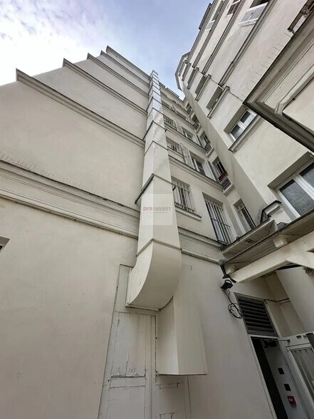 Local commercial dans Paris à louer - Photo de l’immeuble – Image 3 sur 10
